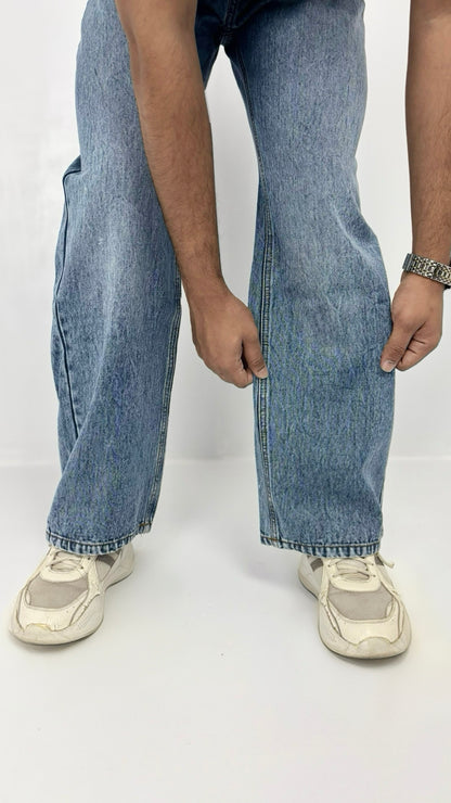 “Mid wash” Straight Fit jeans